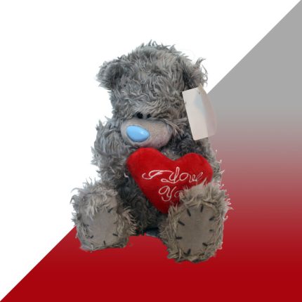 عروسک می تی یو قلب به دست